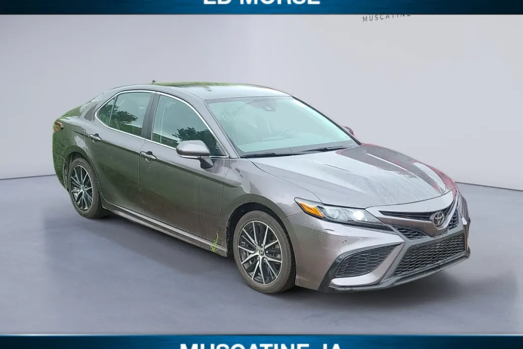 2023 Toyota Camry SE photo 1