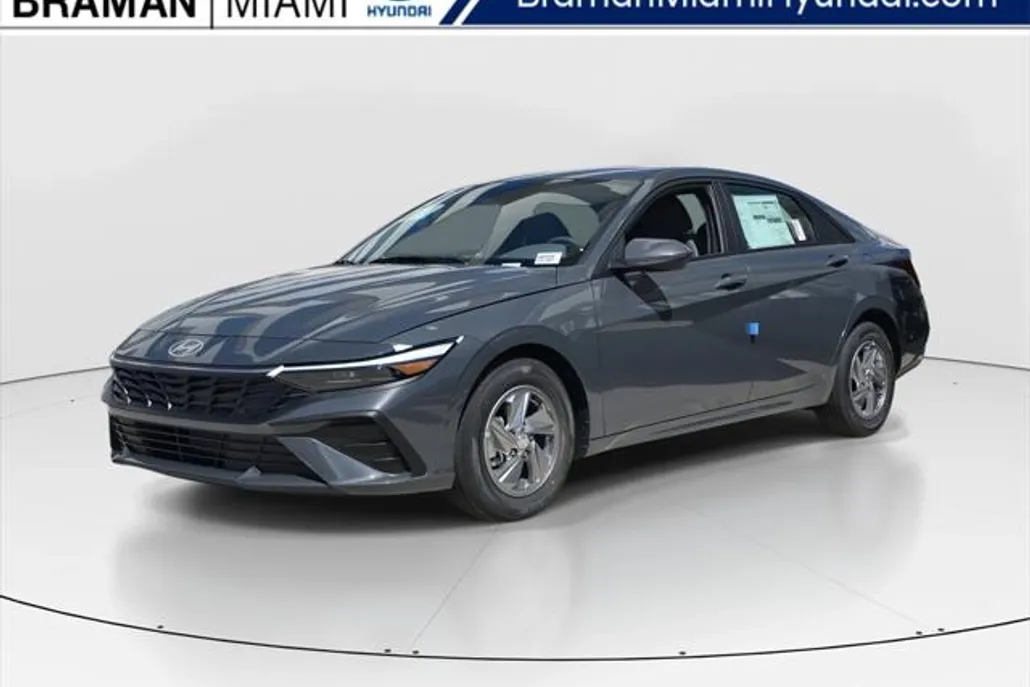 2025 Hyundai Elantra SE photo 1