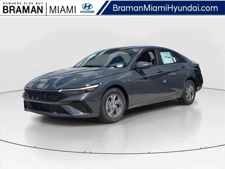 2025 Hyundai Elantra SE photo 1