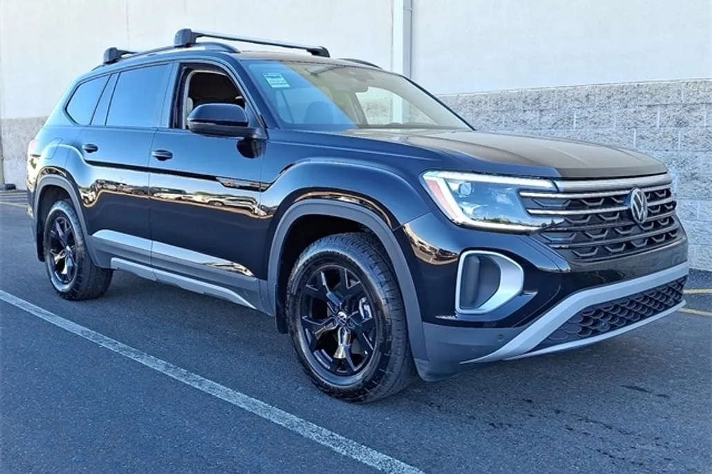 2024 Volkswagen Atlas Peak Edition SE Technology photo 1