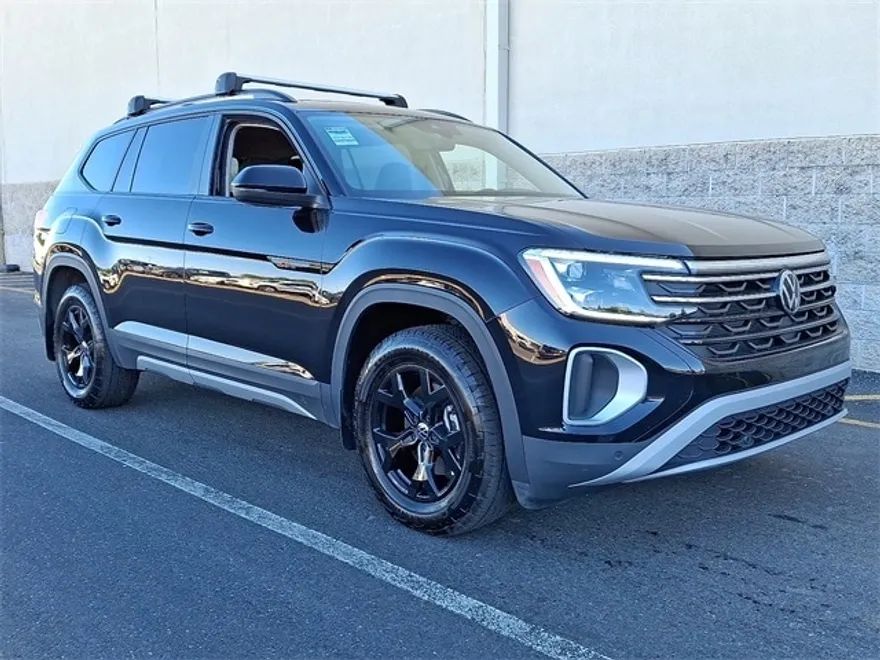2024 Volkswagen Atlas Peak Edition SE Technology photo 1