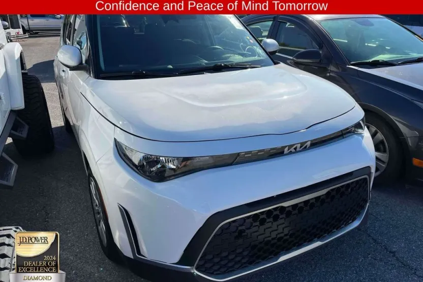 2023 Kia Soul LX photo 1