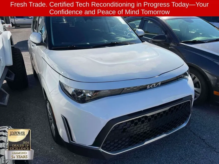 2023 Kia Soul LX photo 1