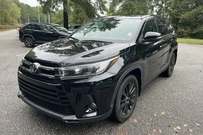 2019 Toyota Highlander SE photo 1