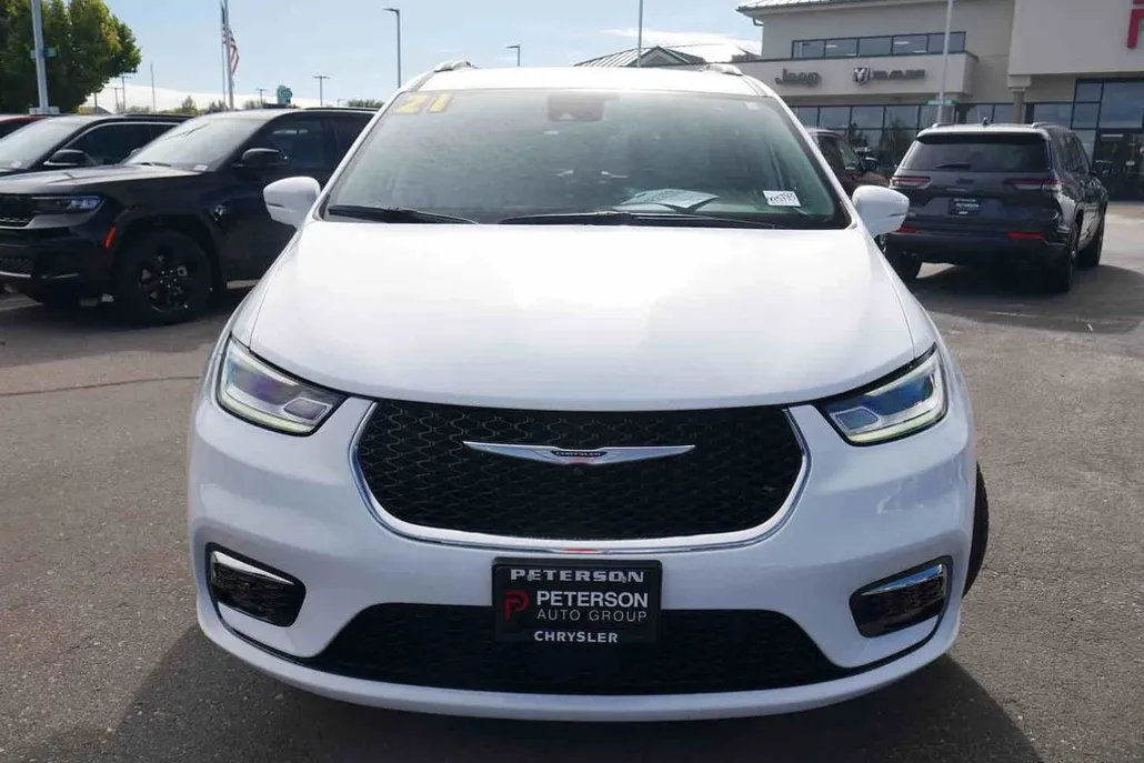 2021 Chrysler Pacifica Touring L photo 1
