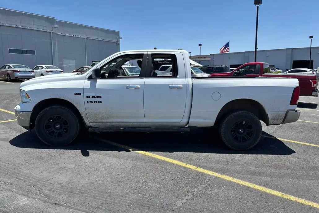 2016 Ram 1500 SLT photo 1