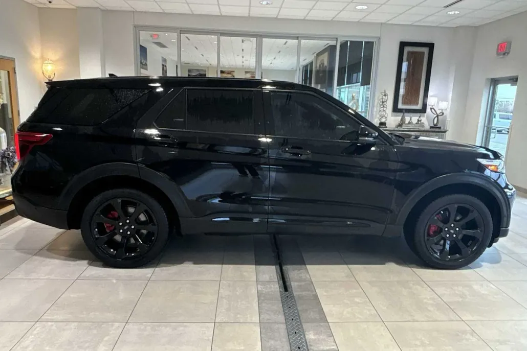 2021 Ford Explorer ST photo 1