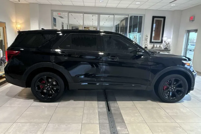 2021 Ford Explorer ST photo 1