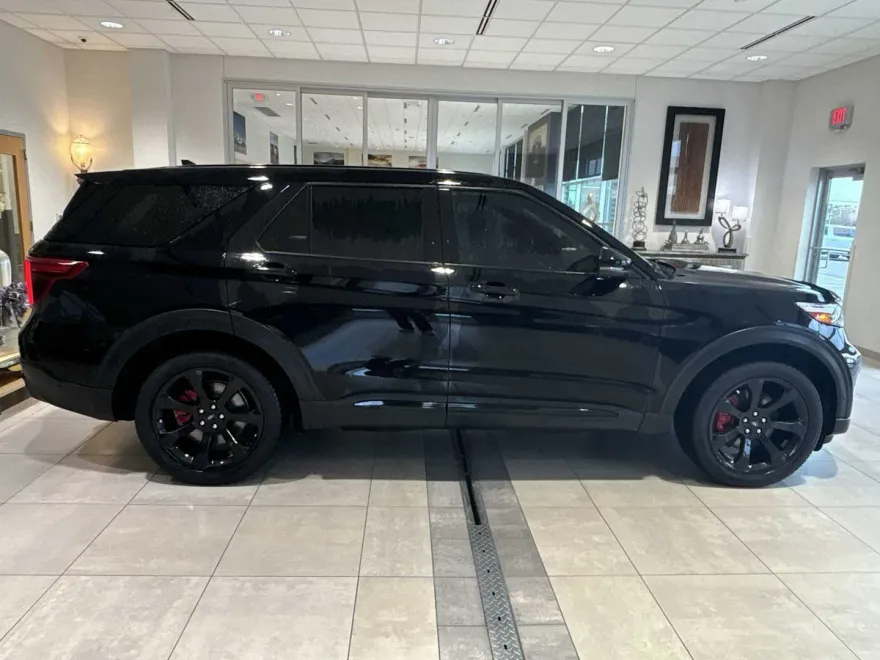 2021 Ford Explorer ST photo 1