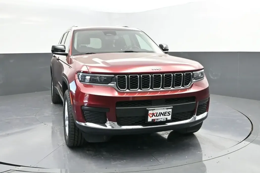 2021 Jeep Grand Cherokee Laredo photo 1