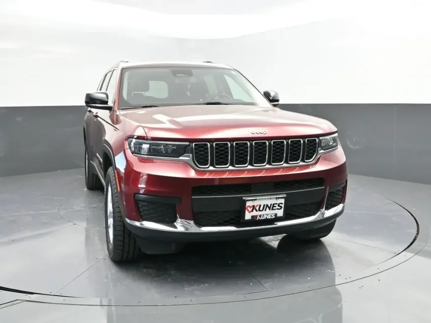 2021 Jeep Grand Cherokee Laredo photo 1