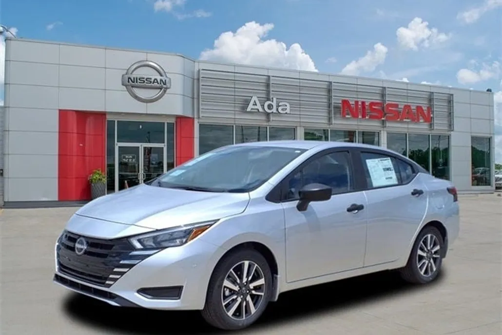 2025 Nissan Versa 1.6 S photo 1