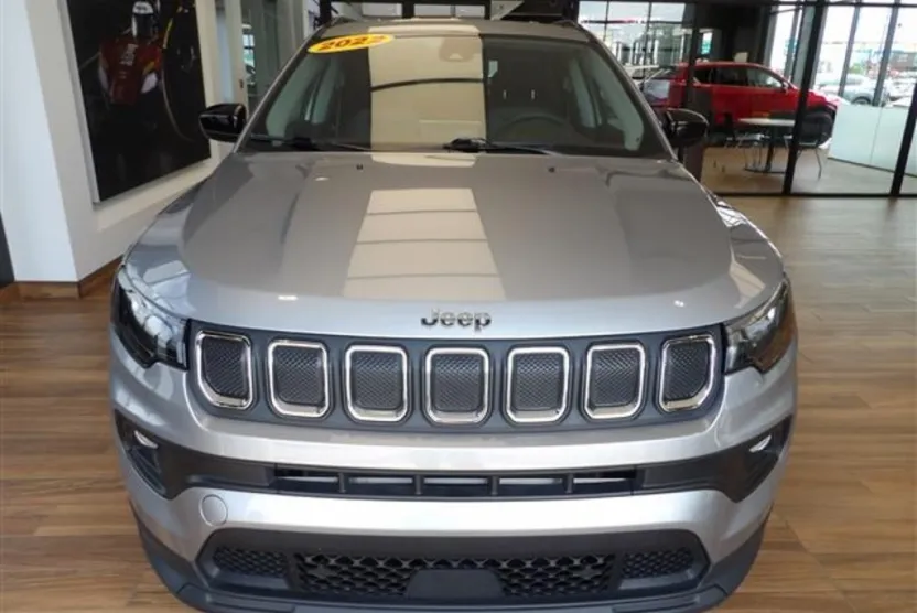 2022 Jeep Compass Latitude photo 1