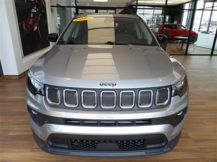 2022 Jeep Compass Latitude photo 1