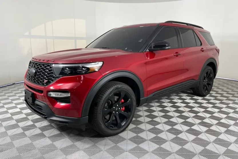 2024 Ford Explorer ST photo 1