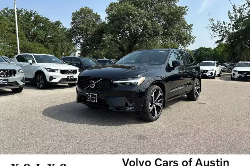 2025 Volvo XC60 B5 photo 1