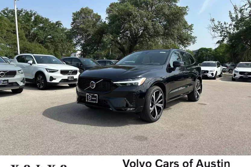 2025 Volvo XC60 B5 photo 1