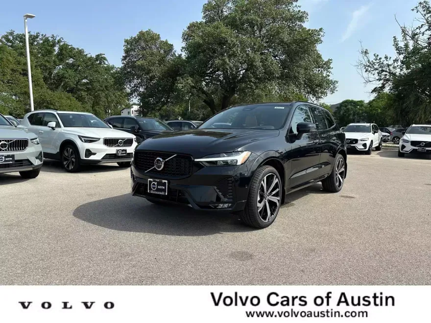 2025 Volvo XC60 B5 photo 1