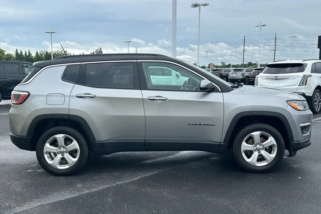 2020 Jeep Compass Latitude photo 1