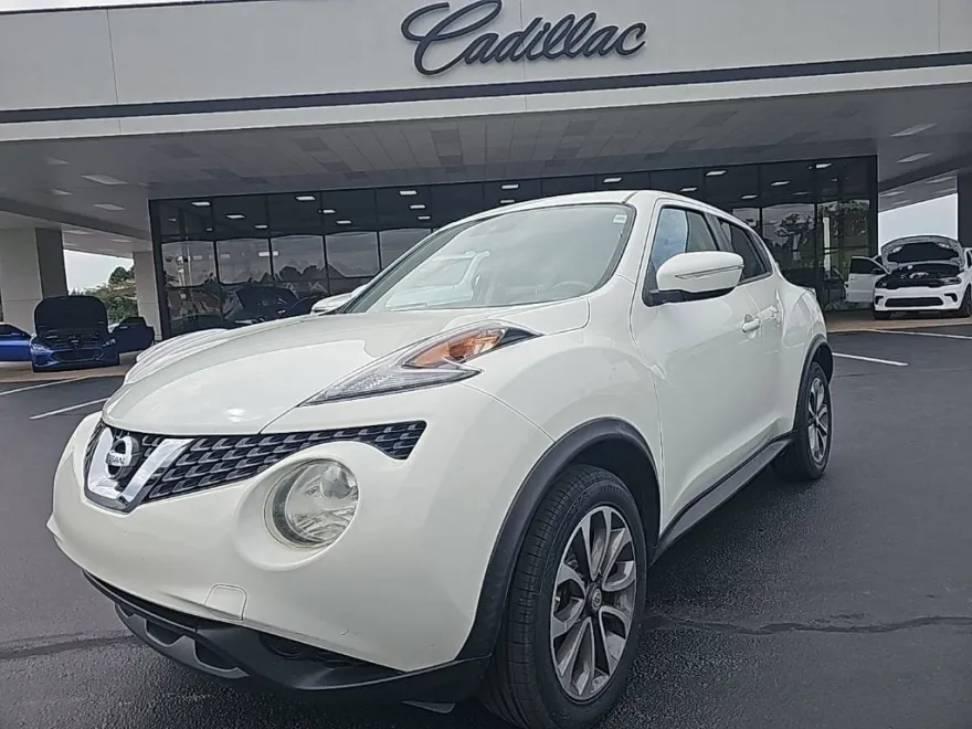 2017 Nissan Juke SV photo 1