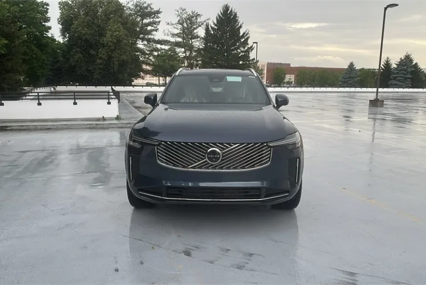 2026 Volvo XC90 Plus photo 1