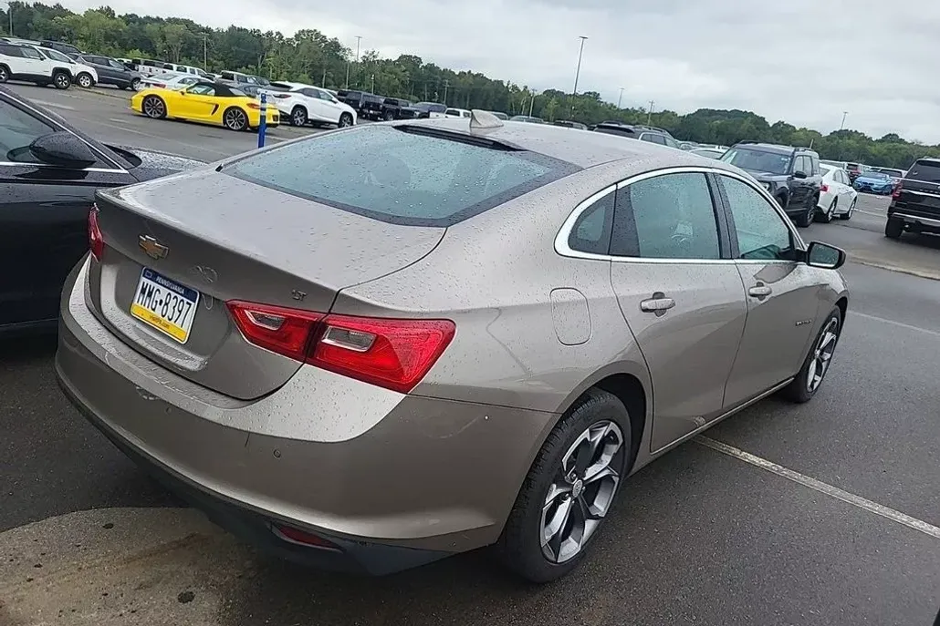 2024 Chevrolet Malibu 1LT photo 1