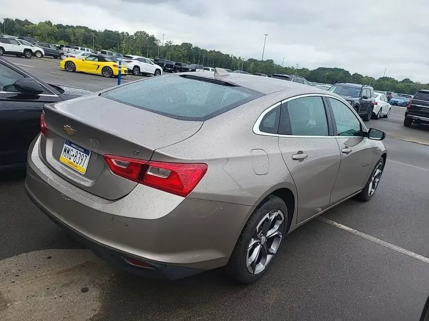 2024 Chevrolet Malibu 1LT photo 1