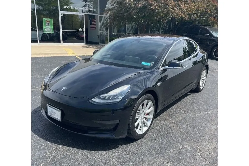 2018 Tesla Model 3 Long Range photo 1