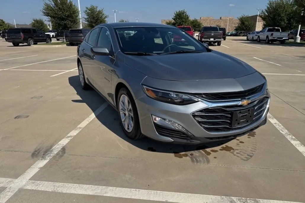 2024 Chevrolet Malibu 1LT photo 1
