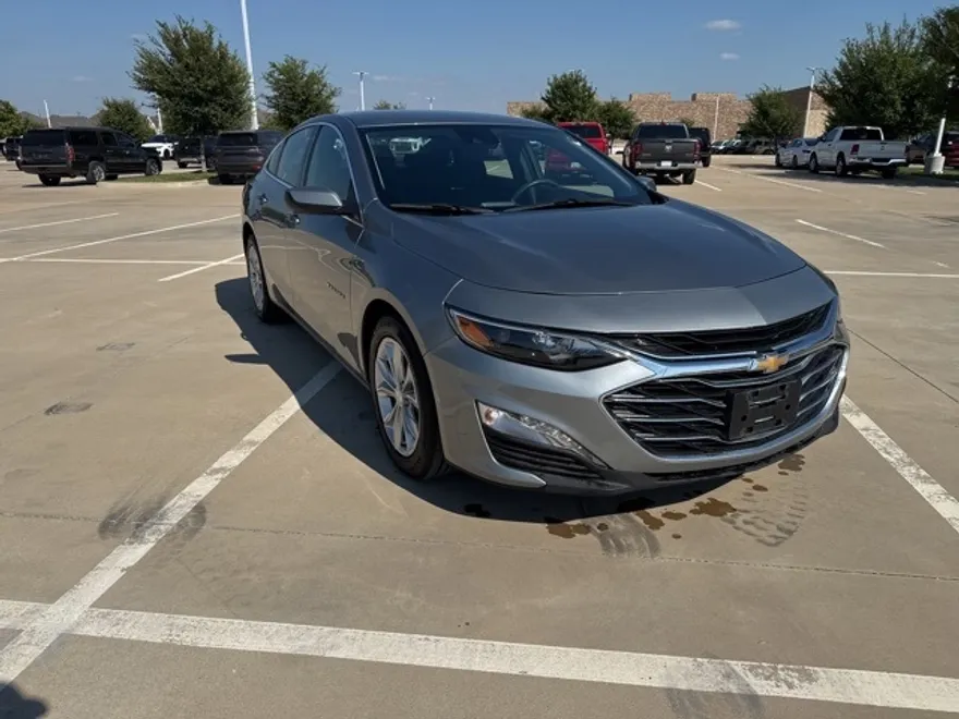 2024 Chevrolet Malibu 1LT photo 1