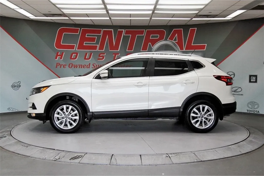 2022 Nissan Rogue Sport SV photo 1