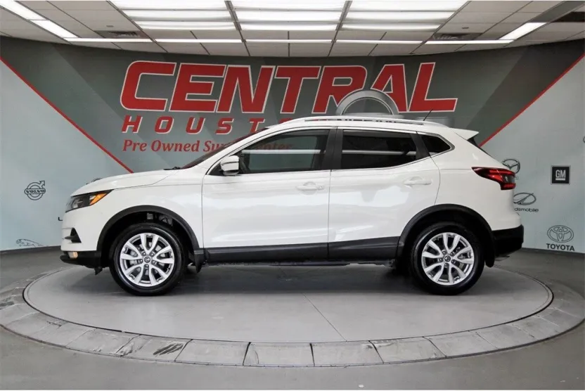 2022 Nissan Rogue Sport SV photo 1