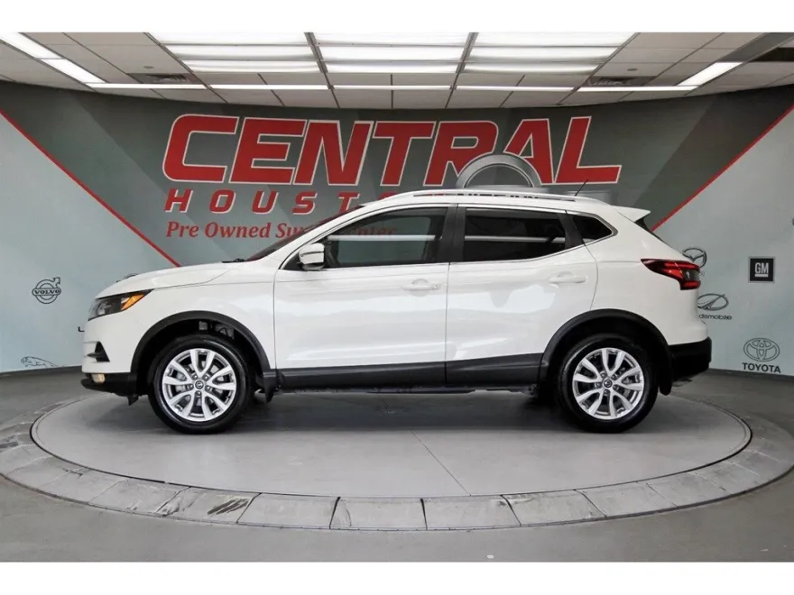 2022 Nissan Rogue Sport SV photo 1