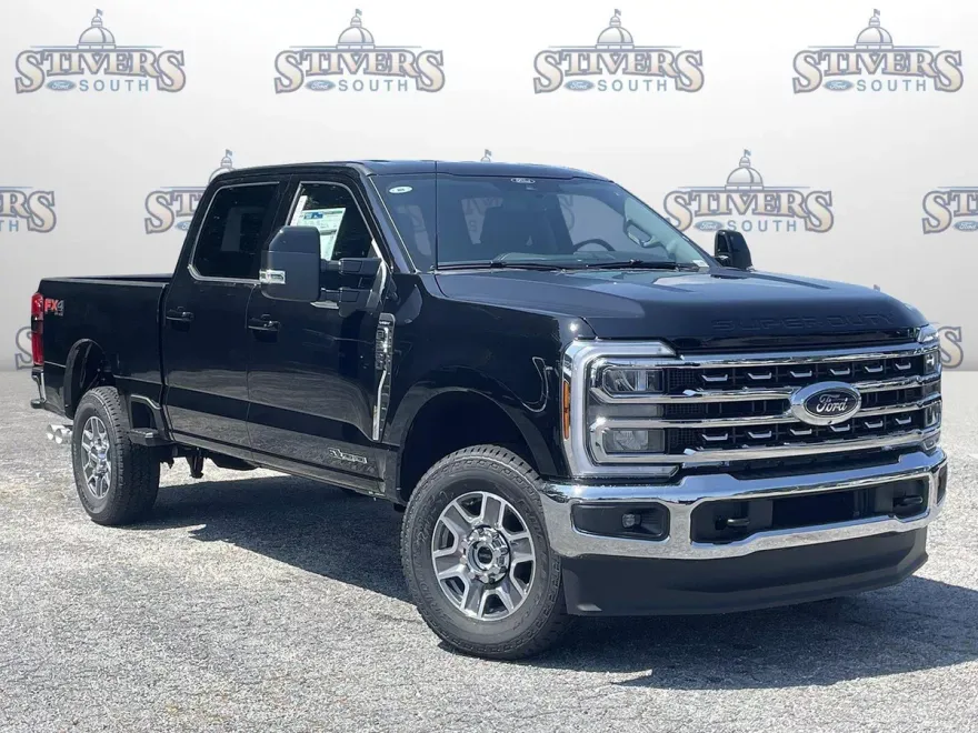 2025 Ford F-250 Lariat photo 1
