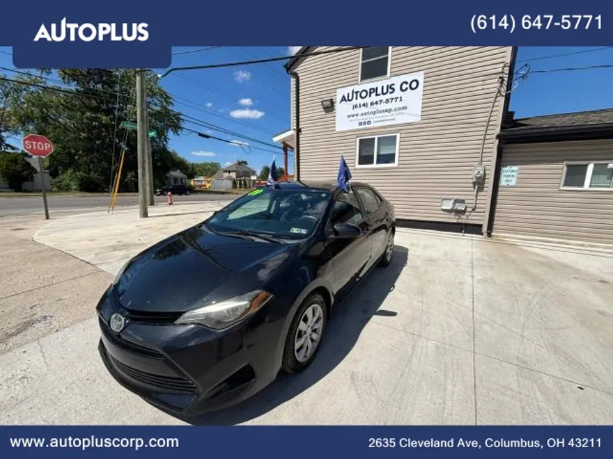 2019 Toyota Corolla LE photo 1