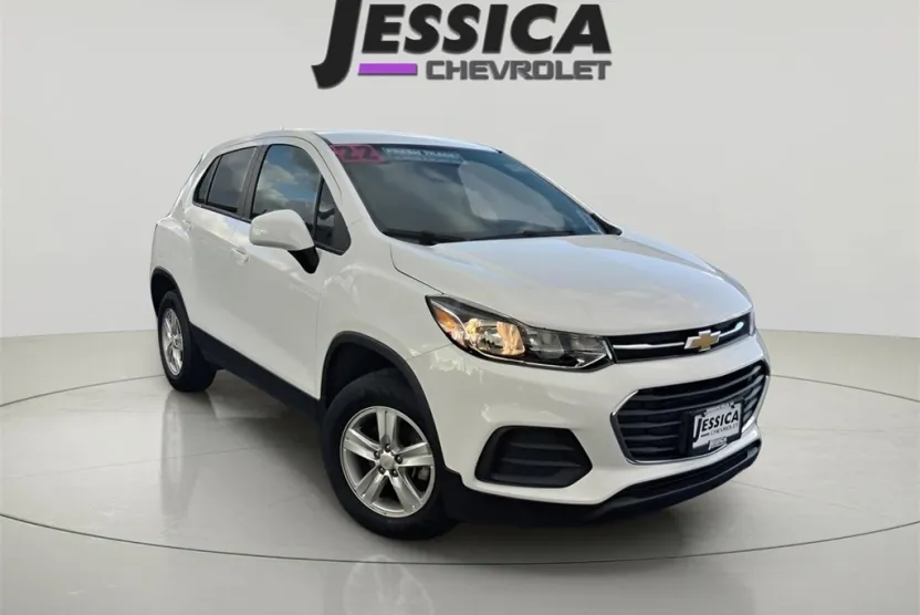 2022 Chevrolet Trax LS photo 1