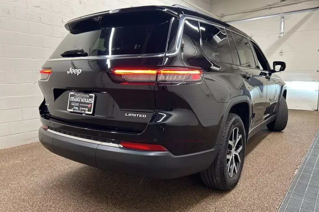 2024 Jeep Grand Cherokee Limited photo 1