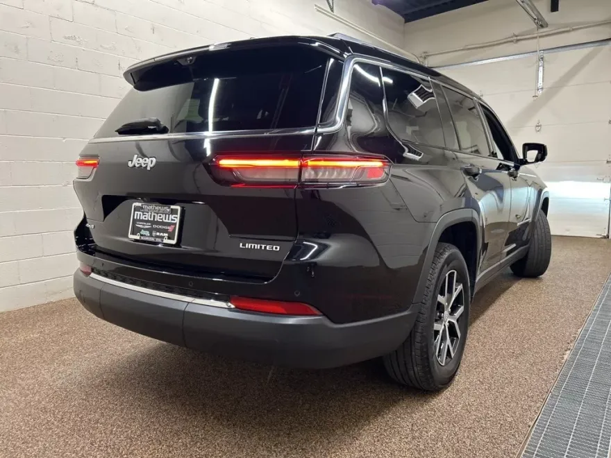 2024 Jeep Grand Cherokee Limited photo 1