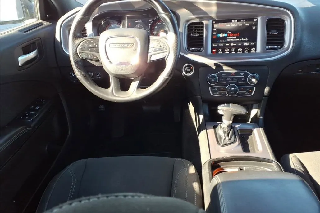 2019 Dodge Charger SXT photo 1
