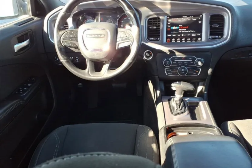 2019 Dodge Charger SXT photo 1