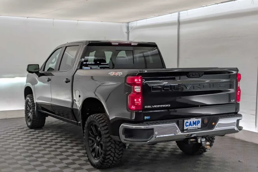 2022 Chevrolet Silverado 1500 LT photo 1