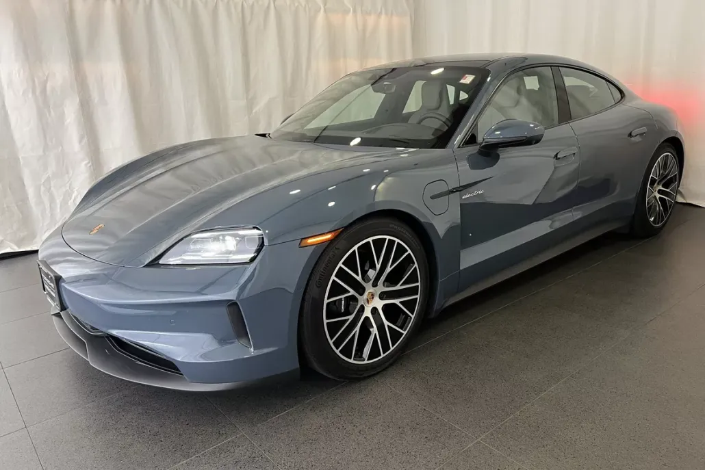 2025 Porsche Taycan photo 1
