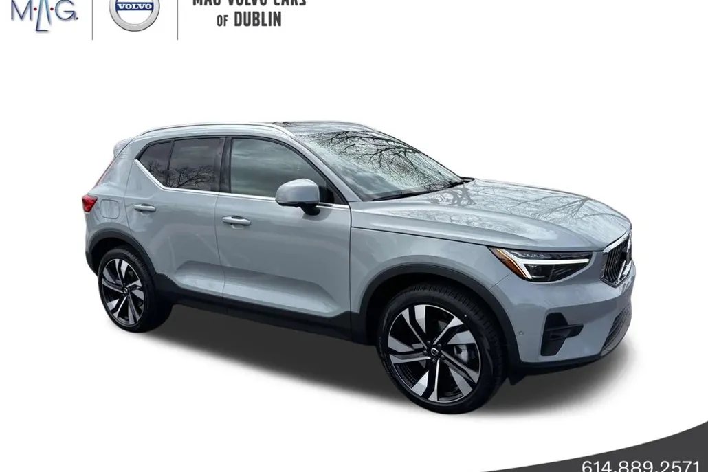 2025 Volvo XC40 photo 1