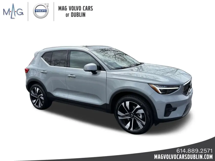 2025 Volvo XC40 photo 1