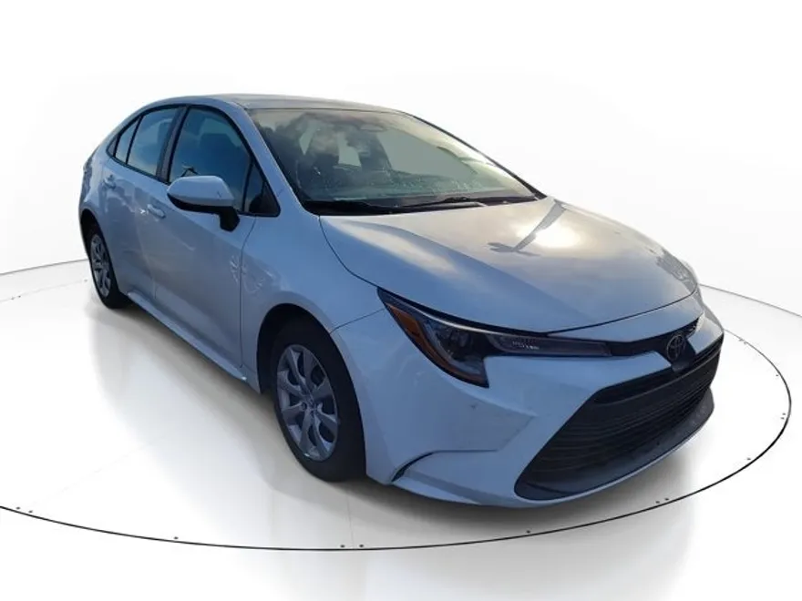 2023 Toyota Corolla LE photo 1