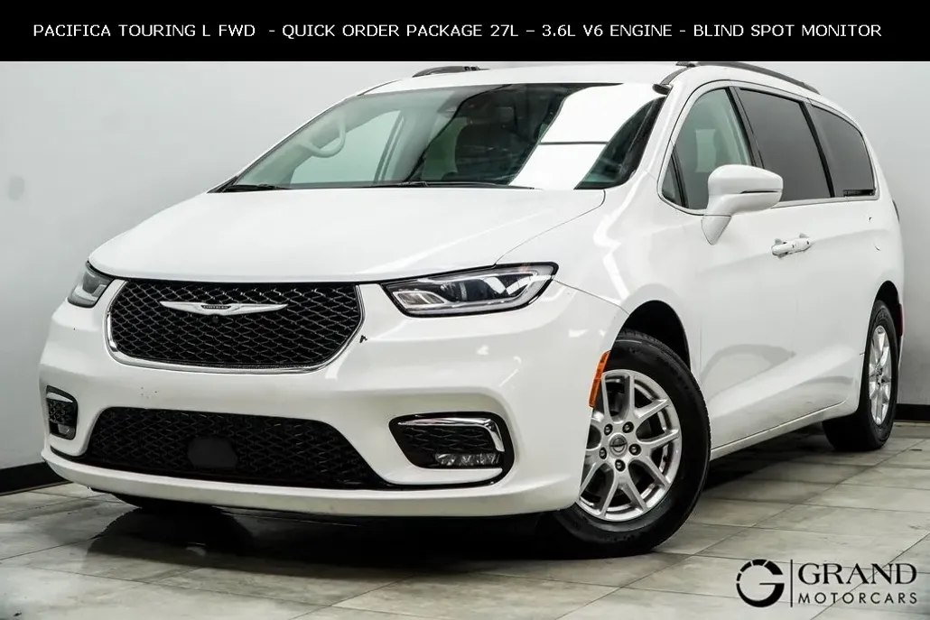 2022 Chrysler Pacifica Touring L photo 1