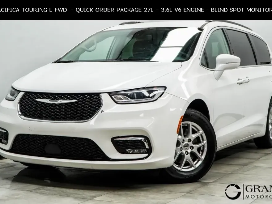 2022 Chrysler Pacifica Touring L photo 1