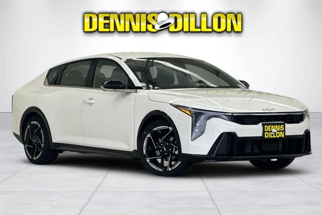 2025 Kia K4 GT-Line photo 1