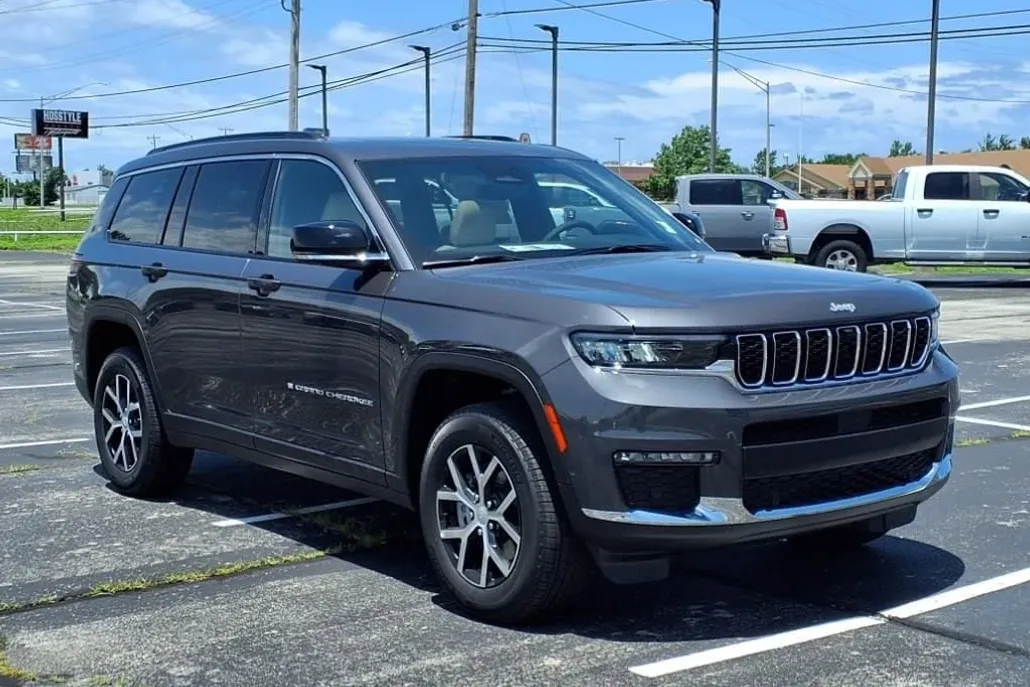 2025 Jeep Grand Cherokee Altitude photo 1