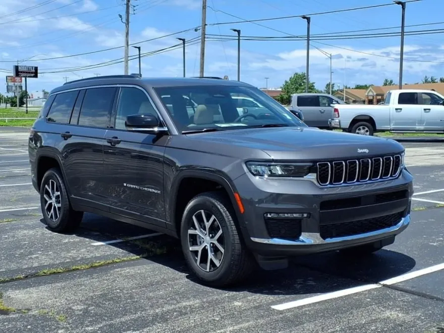 2025 Jeep Grand Cherokee Altitude photo 1